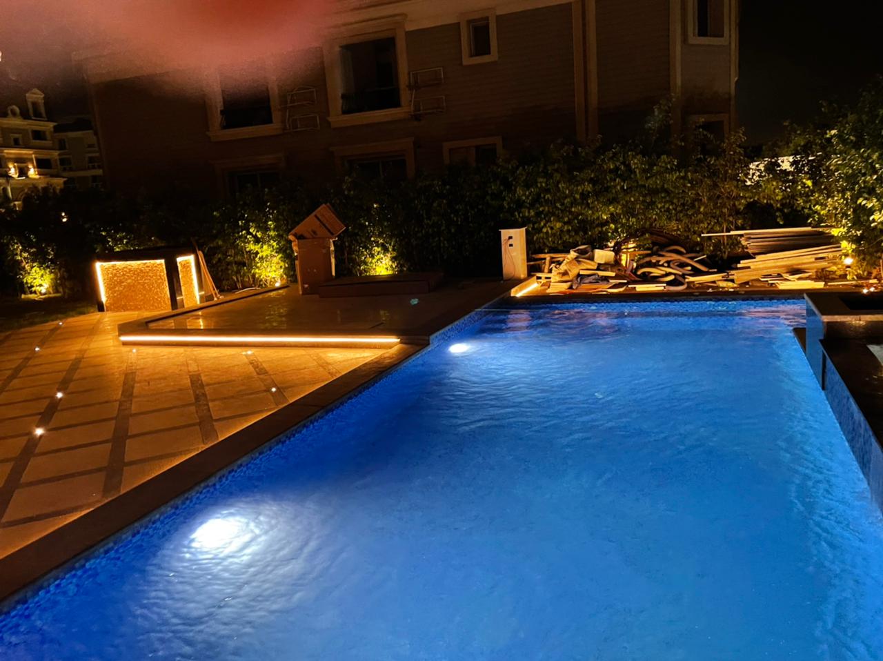 حمامات السباحة